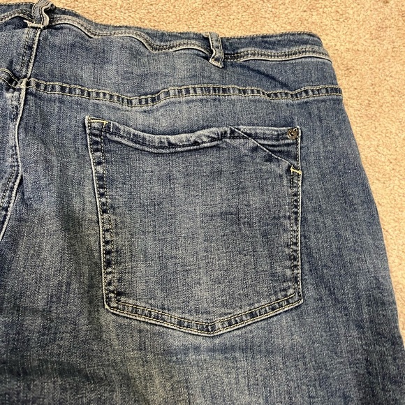 Lane Bryant Bermuda Denim Jeans with Distressing and Patchwork - Picture 7 of 8